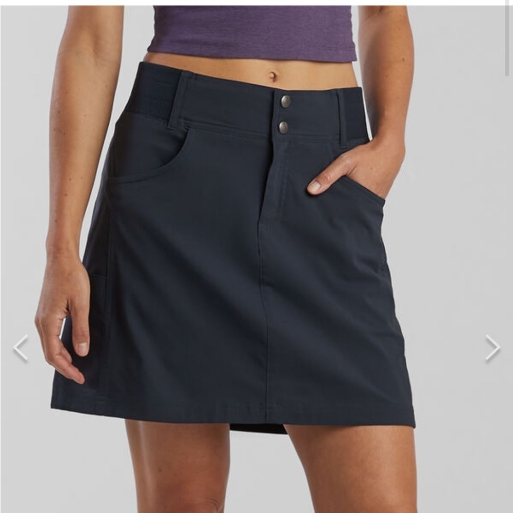 TITLE NINE CLAMBER SKORT SIZE 2